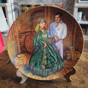 Decorative Gone With The Wind Plate with Scarlett And Rhett Scene